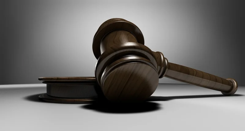 Est-ce que l'avocat est obligatoire devant le Tribunal de commerce ?