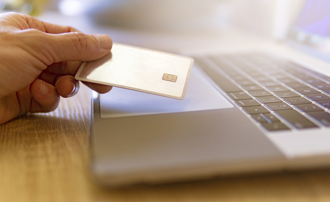 découvrez tout ce qu'il faut savoir sur la responsabilité en e-commerce : obligations légales, protection des consommateurs et risques pour les commerçants en ligne.