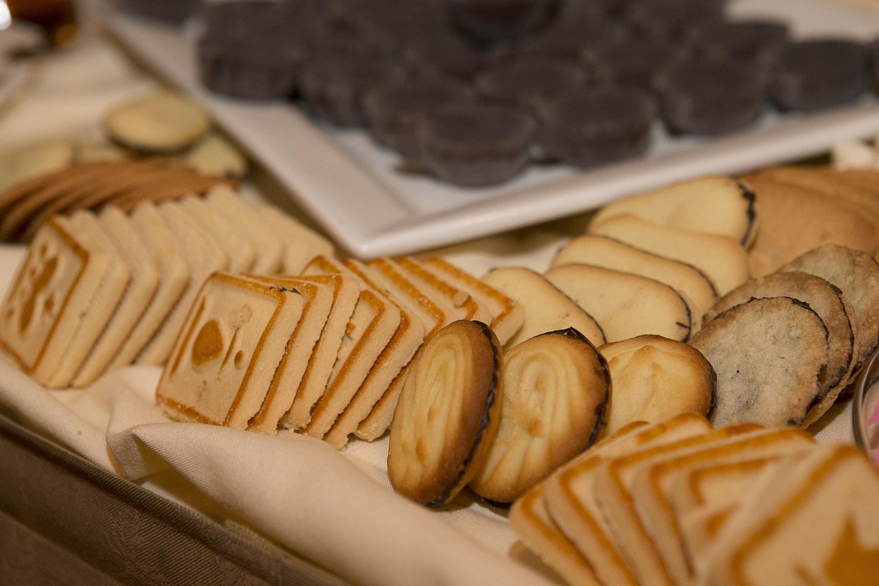 découvrez tout sur les cookies : leur histoire, les différentes recettes et des astuces pour réussir des biscuits savoureux à partager en famille ou entre amis.